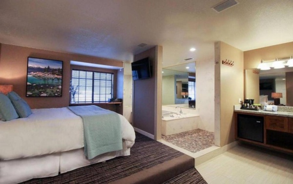 Postmarc Hotel and Spa Suites image 10