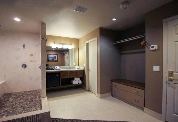 Postmarc Hotel and Spa Suites image 17